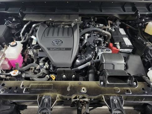 Used 2024 Toyota Highlander LE AWD/4WD image 13