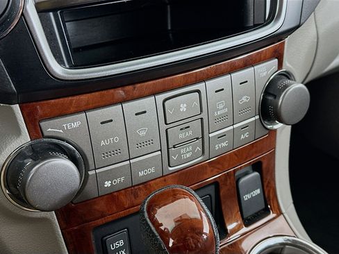 Used 2013 Toyota Highlander Limited image 24