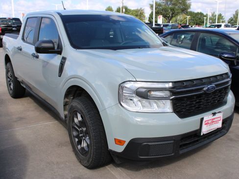 Used 2023 Ford Maverick XLT FWD image 2