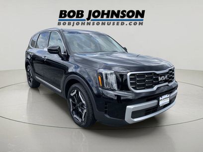 Used 2024 Kia Telluride S w/ S Sunroof Package