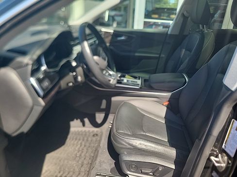 Used 2023 Audi Q8 Premium w/ Convenience Package AWD/4WD image 3