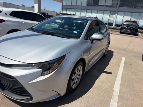 Used 2025 Toyota Corolla LE FWD image 1