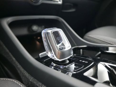 Used 2023 Volvo XC40 B4 Plus w/ Protection Package Premier image 11