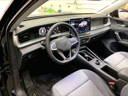 New 2026 Volkswagen Tiguan SE FWD image 7