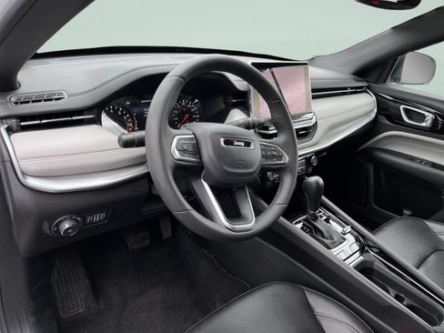 Used 2025 Jeep Compass Limited AWD/4WD image 16