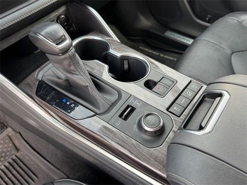 Used 2020 Toyota Highlander Limited image 21