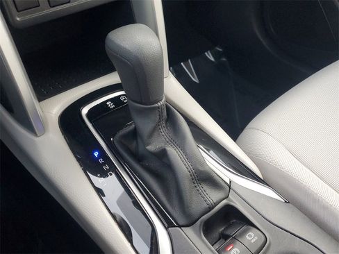 Used 2023 Toyota Corolla Cross L image 28