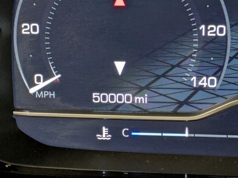 Used 2022 GMC Yukon XL Denali image 16