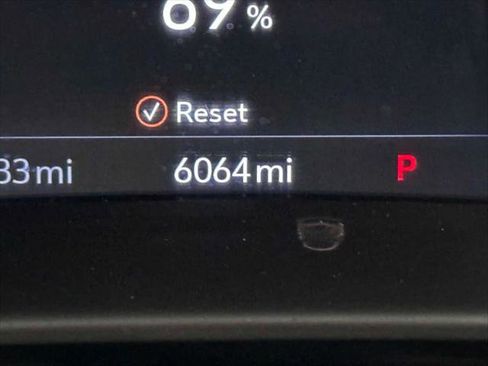 Certified 2023 Buick Envision Essence w/ Technology Package I image 25