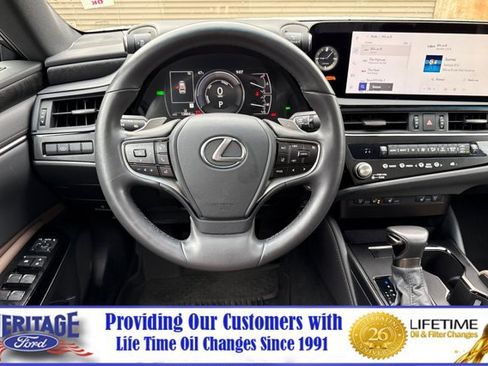 Used 2025 Lexus ES 300h w/ Premium Package image 14