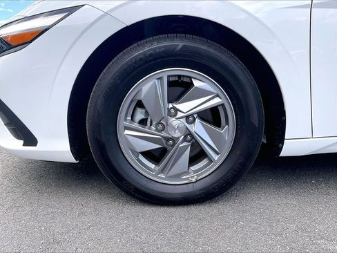 Used 2025 Hyundai Elantra SE FWD image 22
