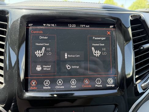 Used 2019 Jeep Cherokee Limited AWD/4WD image 25