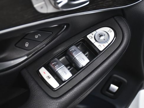 Used 2021 Mercedes-Benz GLC 300 4MATIC image 10