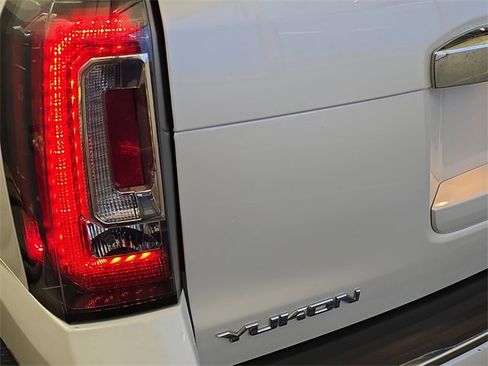 Used 2016 GMC Yukon Denali w/ Open Road Package image 37