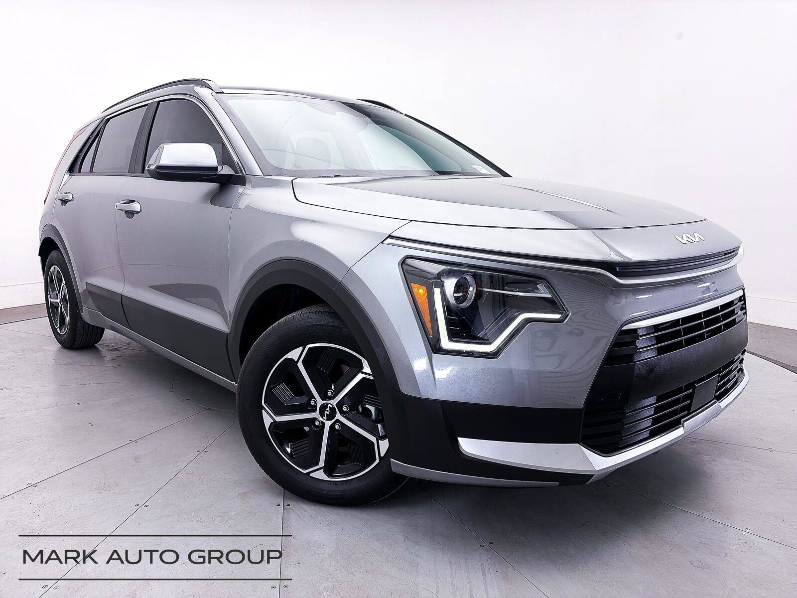 Used 2025 Kia Niro EX FWD image 1