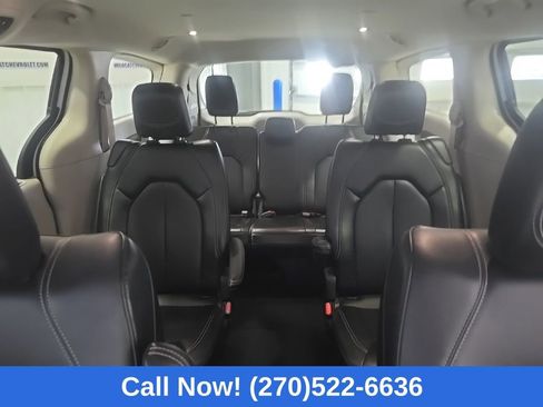 Used 2024 Chrysler Pacifica Touring-L image 18