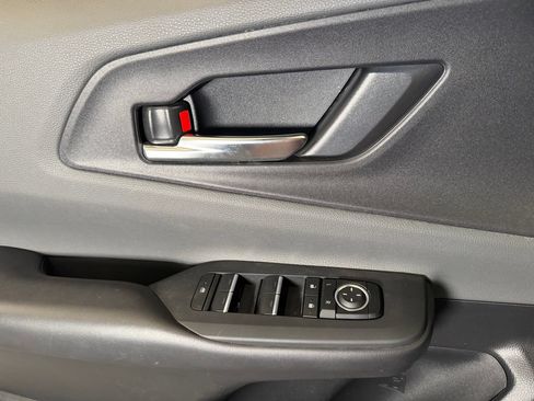 Used 2024 Toyota Prius XLE FWD image 19
