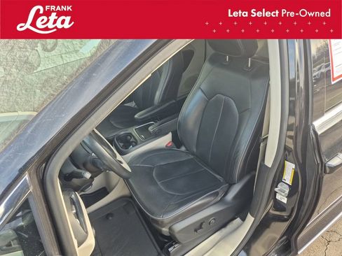 Used 2020 Chrysler Pacifica Limited FWD image 18