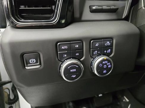 Used 2025 GMC Sierra 1500 AT4 w/ AT4 Premium Package AWD/4WD image 28