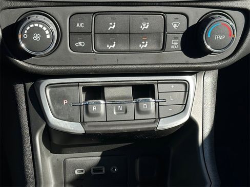 Used 2022 GMC Terrain SLE image 15