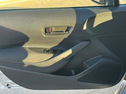 Used 2025 Toyota Corolla LE image 19