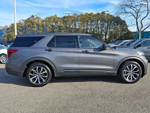 Certified 2022 Ford Explorer ST-Line image 12