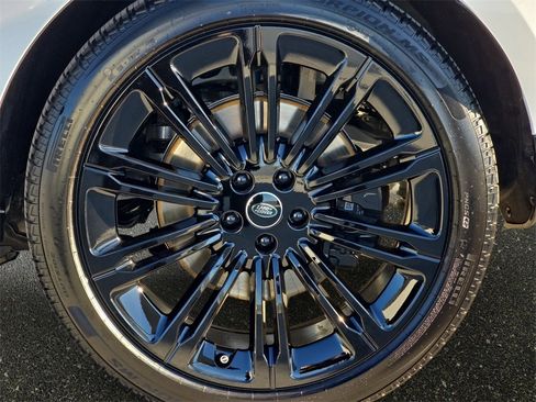 New 2025 Land Rover Range Rover Long Wheelbase SE image 35