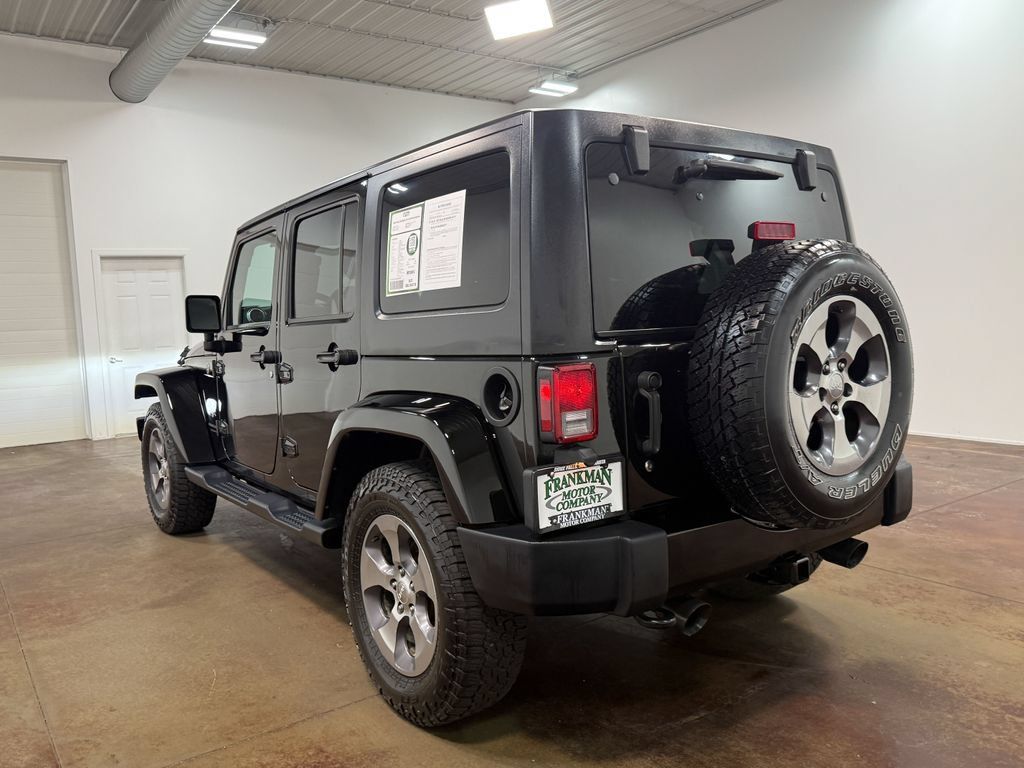 Used 2018 Jeep Wrangler Unlimited Sahara AWD/4WD image 35