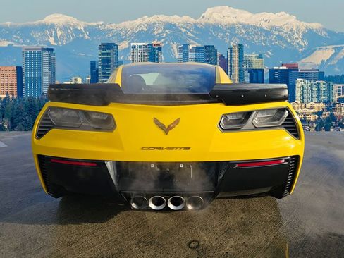 Used 2015 Chevrolet Corvette Z06 w/ 3LZ Preferred Equipment Group image 16