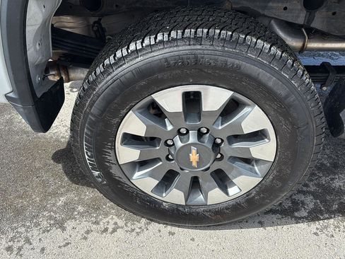 Used 2021 Chevrolet Silverado 2500 Custom w/ Custom Value Package image 12