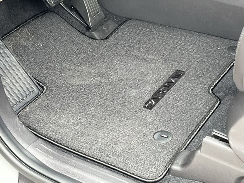 New 2026 Kia Carnival EX FWD image 35