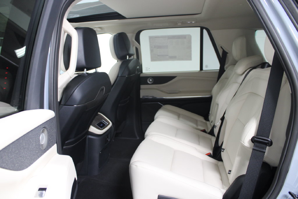 New 2027 Lincoln Navigator Reserve AWD/4WD image 25