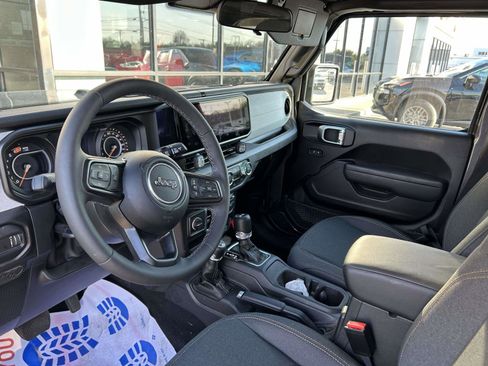 Used 2025 Jeep Wrangler Sport S image 9