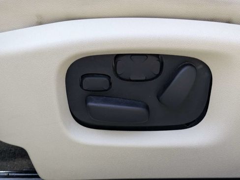 Used 2013 Lincoln MKS FWD image 18