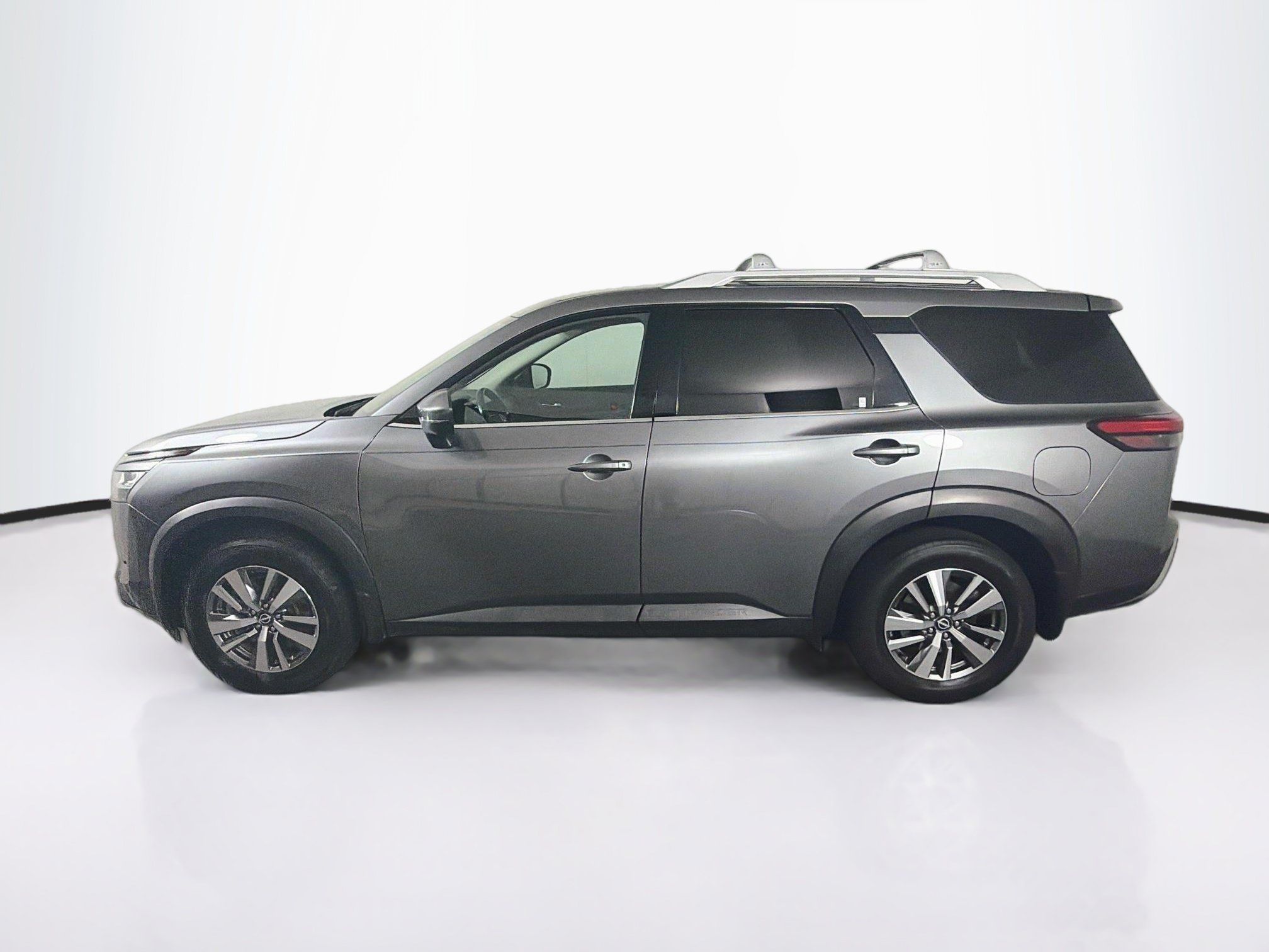Used 2022 Nissan Pathfinder SL FWD image 4
