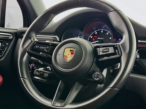 Used 2023 Porsche Macan Turbo image 8