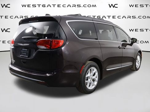 Used 2017 Chrysler Pacifica Touring-L w/ Tire & Wheel Group image 44