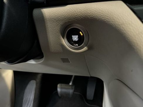 Used 2022 Chrysler Pacifica Limited FWD image 17