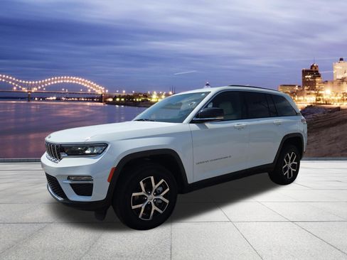 Used 2025 Jeep Grand Cherokee Limited RWD image 1