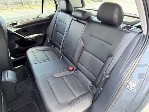 Used 2019 Volkswagen Golf SE w/ Driver Assistance Package image 9