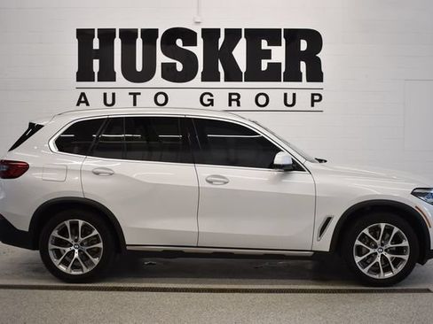 Used 2019 BMW X5 xDrive40i w/ Convenience Package AWD/4WD image 2