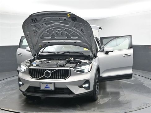 Used 2023 Volvo XC40 B5 Plus w/ Climate Package image 45