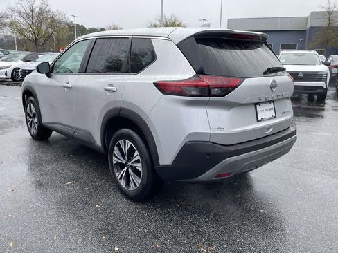 Used 2022 Nissan Rogue SV image 3