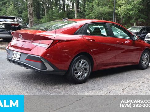 Used 2024 Hyundai Elantra SEL FWD image 5