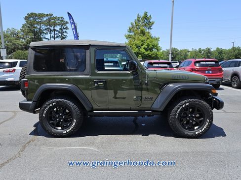 Used 2021 Jeep Wrangler Sport AWD/4WD image 6