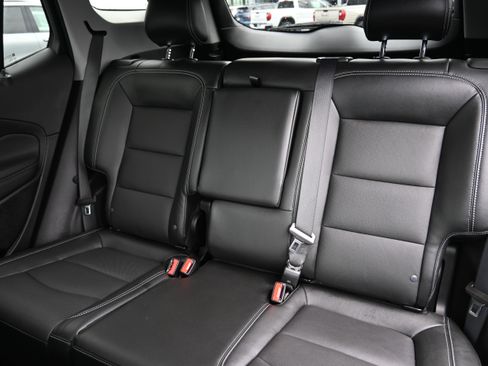 Used 2023 GMC Terrain SLT image 27