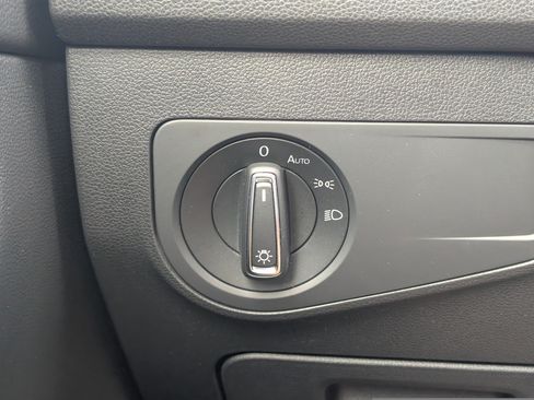 Used 2019 Volkswagen Tiguan SE w/ Panoramic Sunroof Package FWD image 25