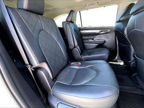 Used 2023 Toyota Highlander Platinum AWD/4WD image 25