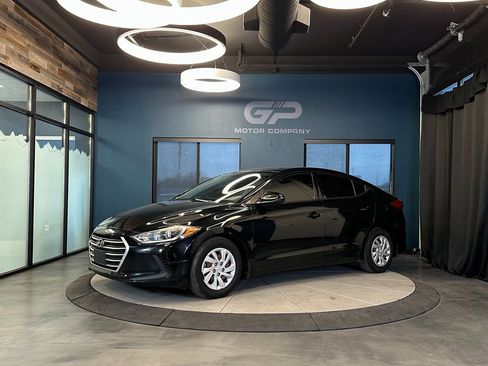 Used 2018 Hyundai Elantra SE image 7