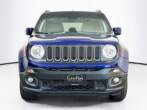 Used 2018 Jeep Renegade Latitude w/ Cold Weather Group image 2